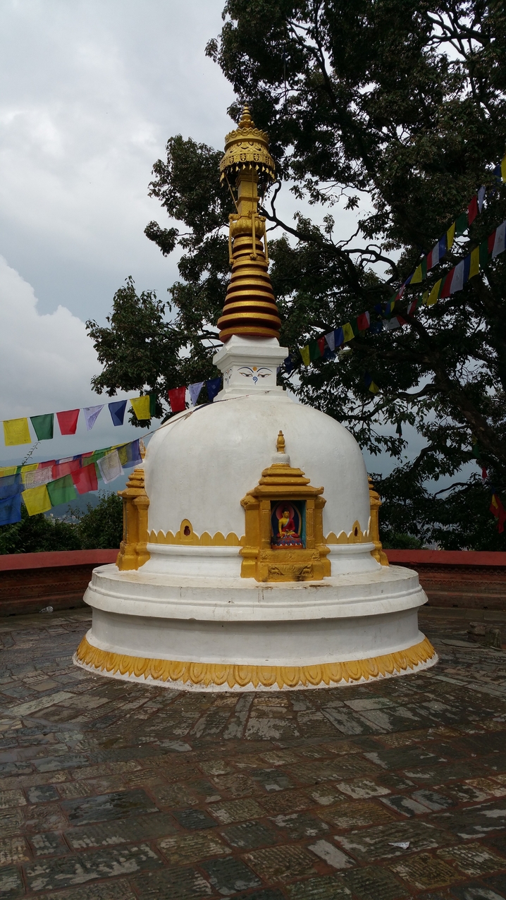Am Swayambhunath (Affen-Tempel). Von dem Berg aus hat man in allen Richtungen eine gute Aussicht auf die Stadt.
