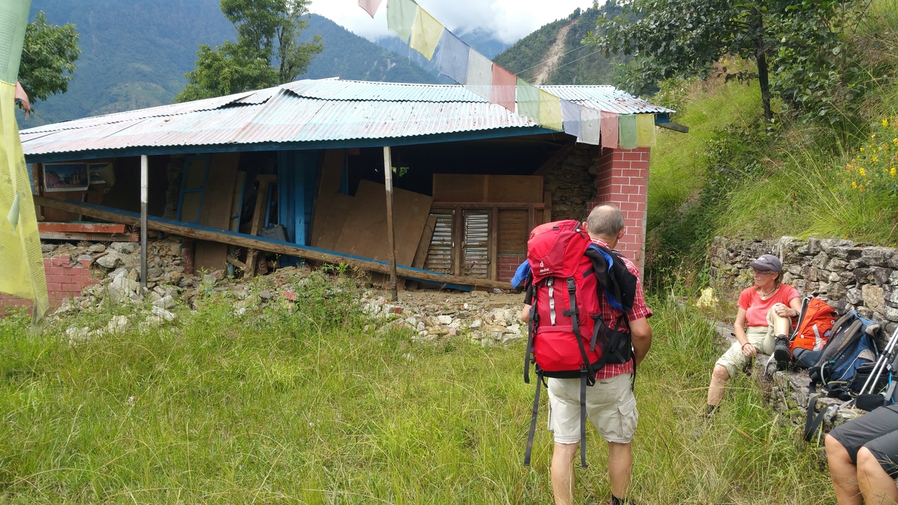 Und überall zerstörte Häuser..
