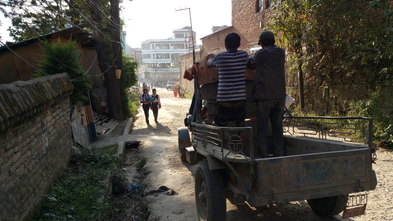 Von Thamel aus zum Bishnumati Fluss ist es nicht weit, doch ist der Eindruck im Straßenbild ein ganz anderer als im Touristenviertel der Stadt.
