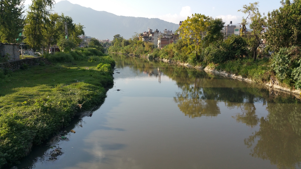 Bishnumati Fluss stromaufwärts, nach Norden.
