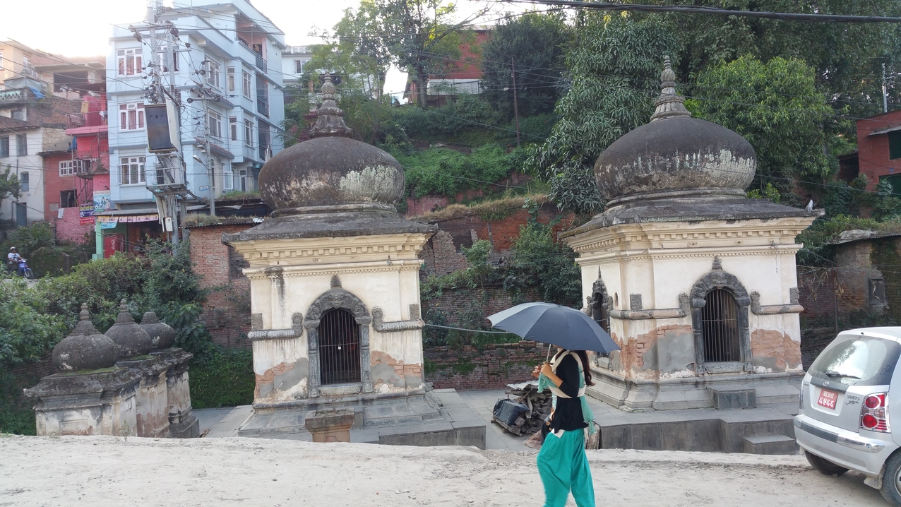 Immer wieder stößt man auf größere oder kleinere Sakralbauten in der Stadt.

