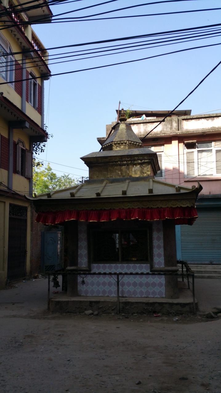 An solchen kleinen Tempel-Häuschen werden immer wieder religiöse Zeremonien abgehalten.
