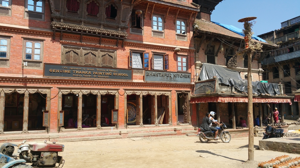 Am Töpfermarkt sind auch einige Mandala Malschulen angesiedelt.
