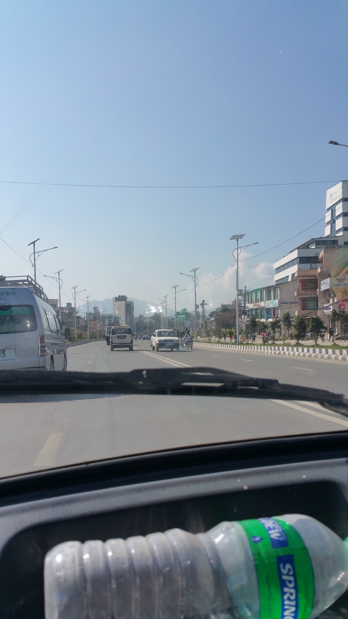 Rückfahrt nach Kathmandu im Taxi.
