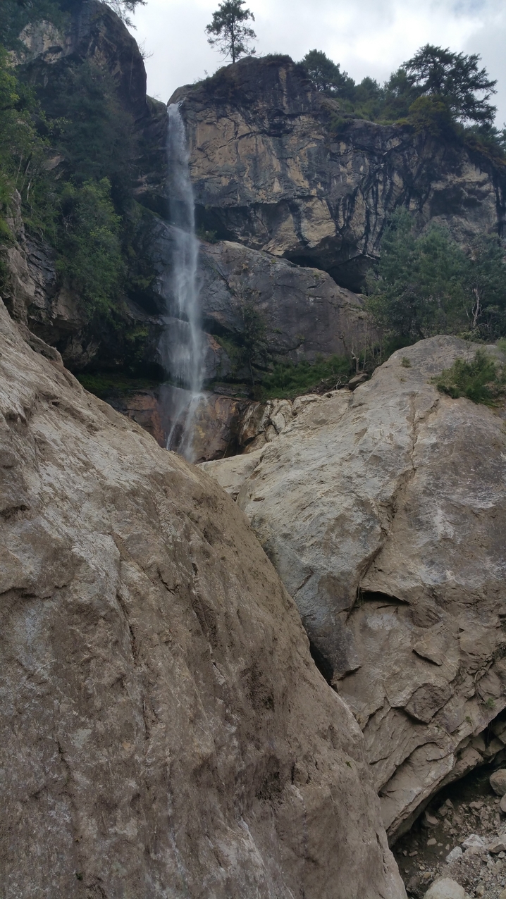 Hinter Toc-Toc kommt ein Wasserfall.
