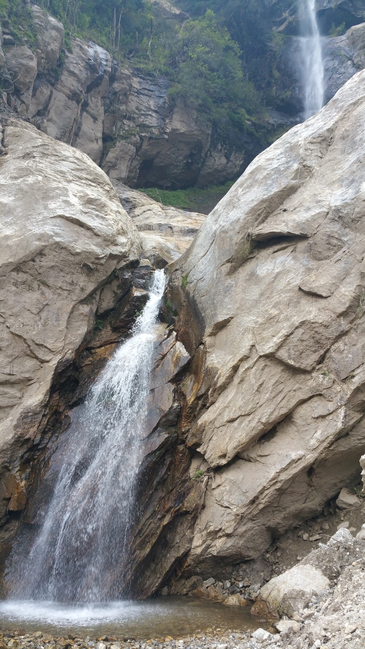 Frisches klares Wasser lädt zum Baden ein.
