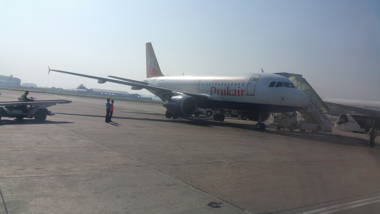 Durch den indischen Handelsboykott hat sich die Versorgungslage auch mit Flugbenzin in Nepal dramatisch verschärft. 
