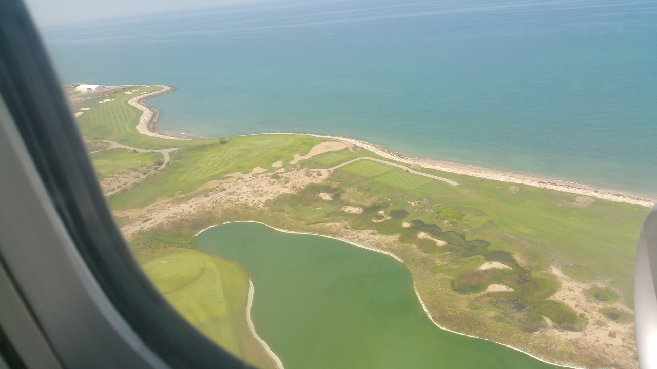 Küste neben dem Muskat International Flughafen.
