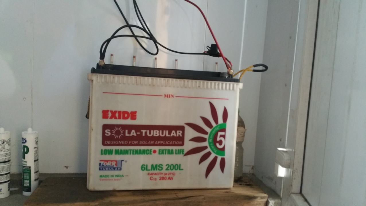 Die Batterie kann natürlich nur vor Tiefentladung geschützt werden, wenn man zu Hause ist und das Piepen bemerkt.
