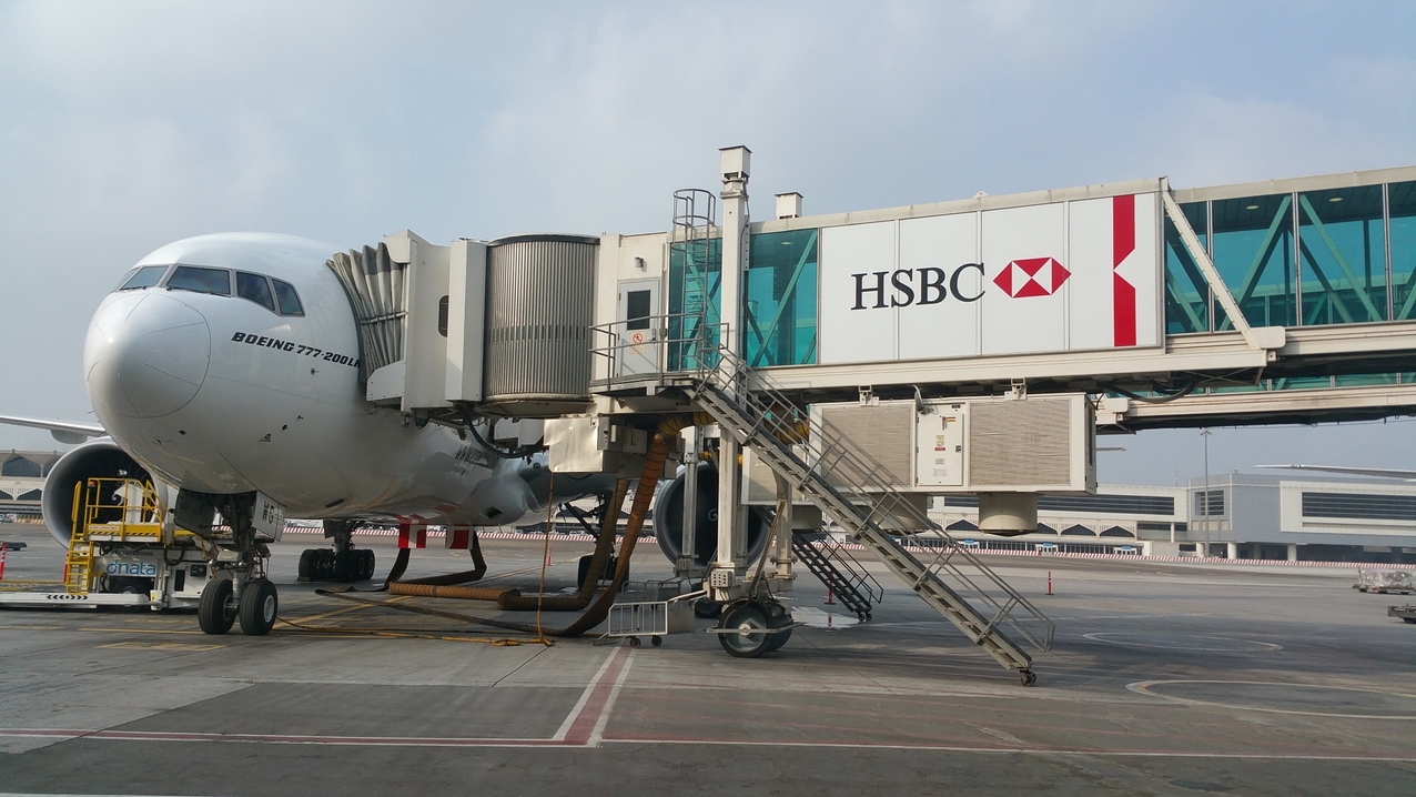 Auf dem Weg zu Terminal 2. Der Anschlussflug geht mit einer Billig Fluggesellschaft weiter.
