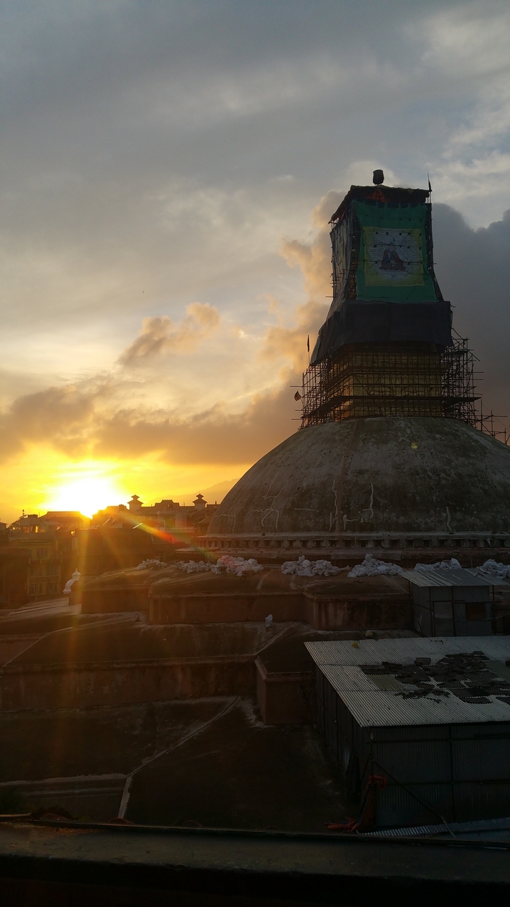 Weltkulturerbe Boudhanath im Abendlicht.
