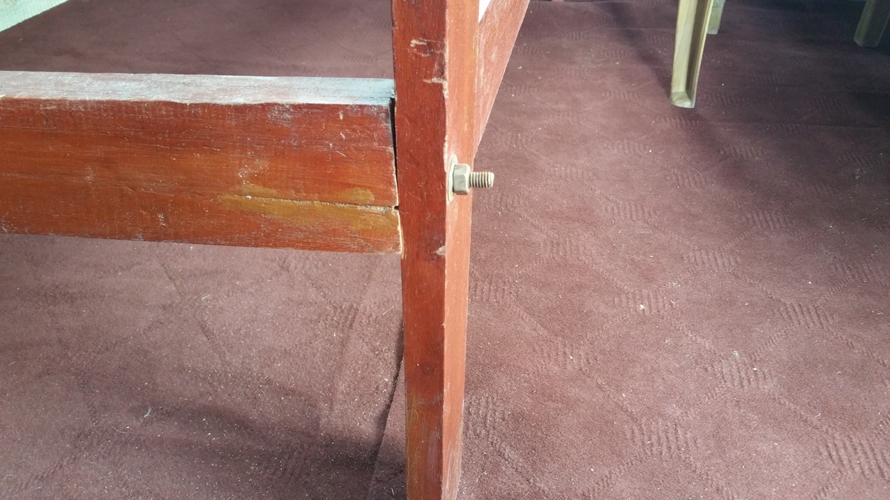 Diese hervorstehenden Schrauben an den Ecken der Betten werden bistimmt noch vielen Trekkern freude bereiten und sie daran erinnern, dass es sowas wie ein Schienbein gibt.
